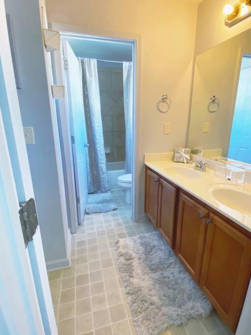 Entire Home Downtown Atl! Walk To Gwcc And More! Атланта Екстериор снимка